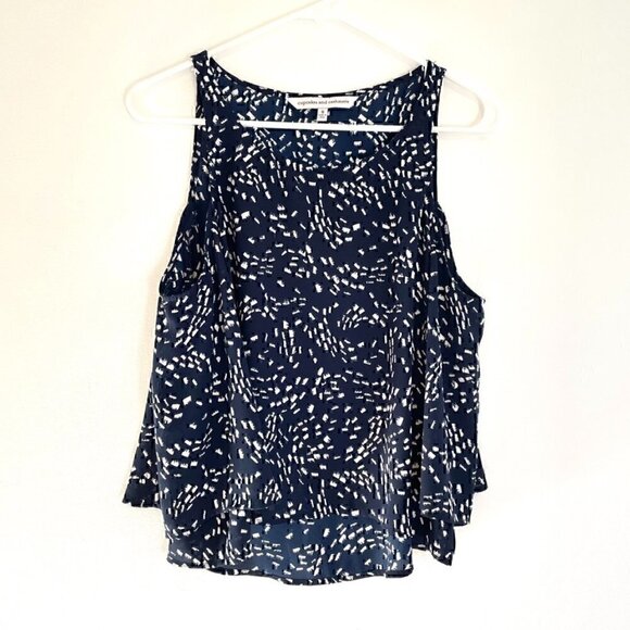 CUPCAKES AND CASHMERE STITCH FIX Lisbon Cold Shoulder Top Navy Blue White Boho S - Picture 2 of 12